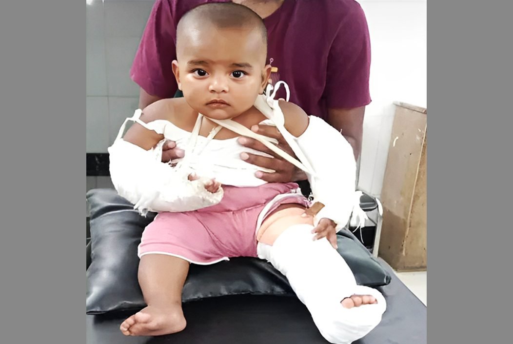 ৮ মাসের শিশুর সঙ্গে এ কেমন নির্মমতা গর্ভধারিণী মায়ের