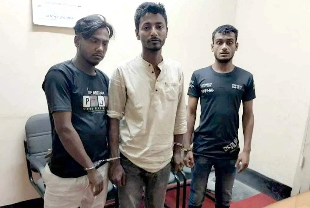 পুলিশের ওপর হামলার ঘটনায় তিন জন গ্রেপ্তার