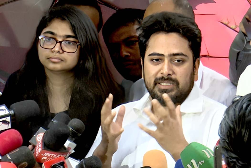 মাঠ প্রশাসন বিএনপির পক্ষ নিয়ে কাজ করছে: নাহিদ ইসলাম