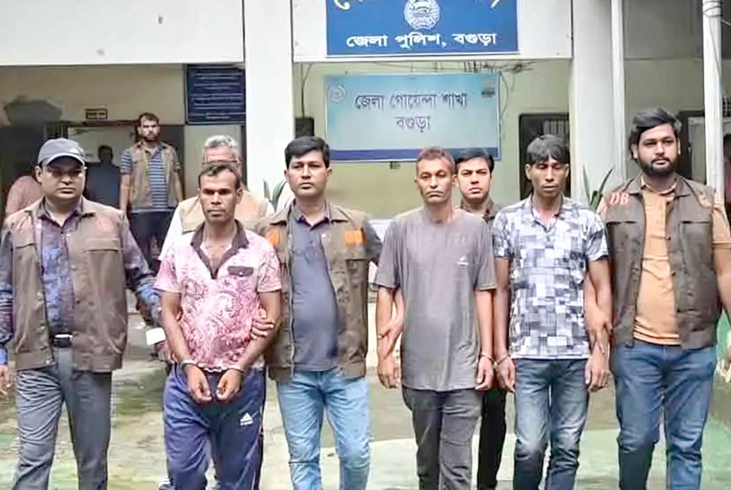 বগুড়ায় শ্বশুর-পুত্রবধূকে হত্যা, ডাকাত দলের সর্দারসহ গ্রেফতার ৩