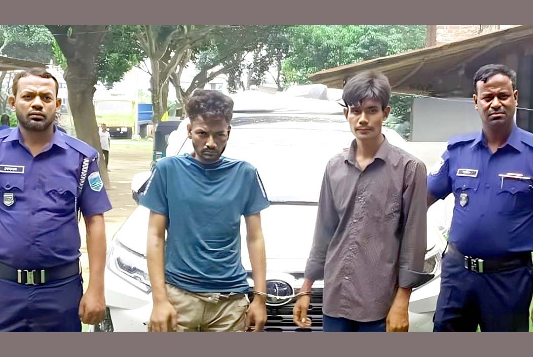 বগুড়ায় ইয়াবা-প্রাইভেটকারসহ দুই যুবক গ্রেফতার