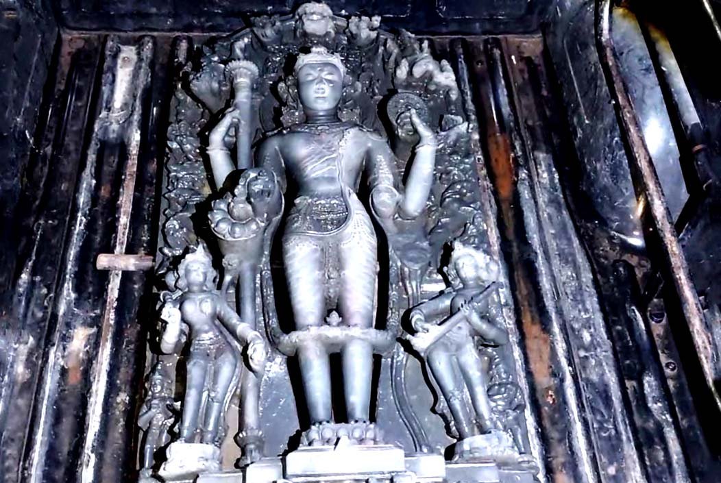 শেরপুরে ১৯০ কেজি ওজনের কষ্টিপাথরের মূর্তি উদ্ধার, গ্রেপ্তার ২