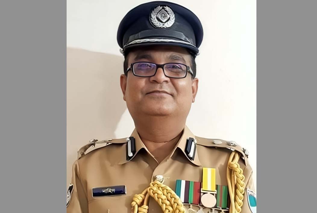সাবেক ডিআইজি এ কে এম নাহিদুল ইসলাম গ্রেফতার