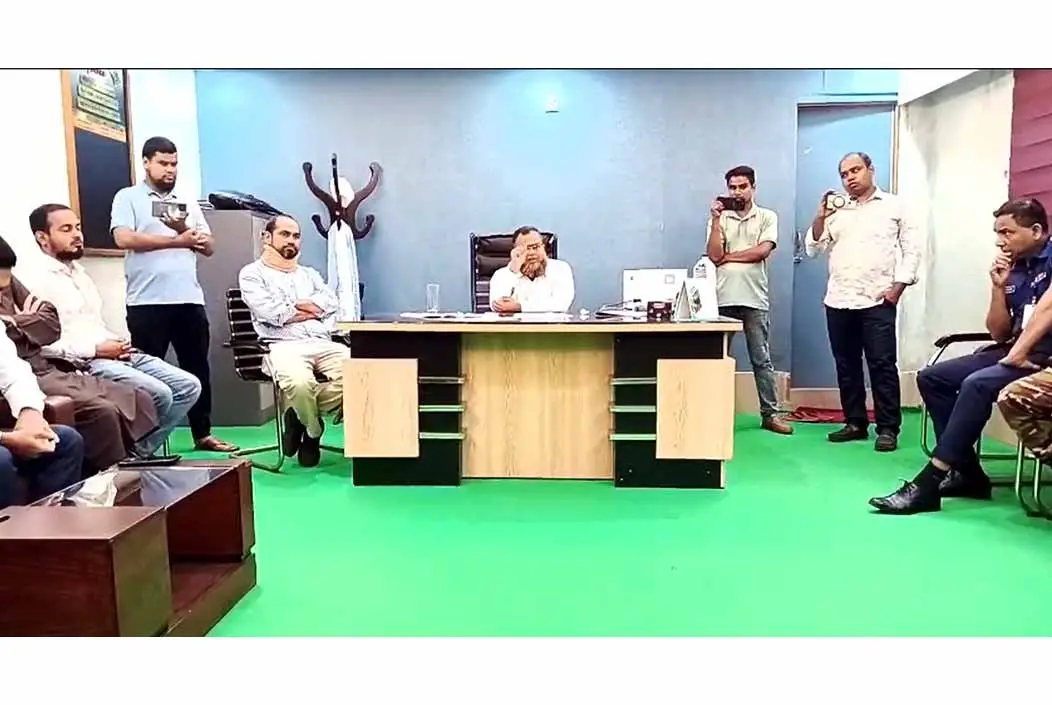 নওগাঁয় প্রি-পেইড মিটার নিয়ে উত্তেজনা, নেসকো অফিস ঘেরাও