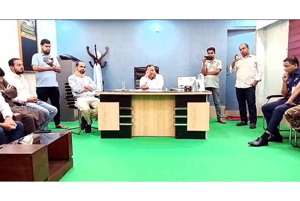 নওগাঁয় প্রি-পেইড মিটার নিয়ে উত্তেজনা, নেসকো অফিস ঘেরাও