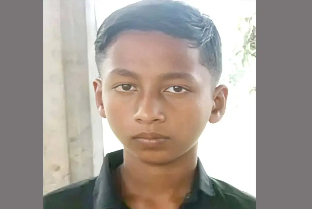 ‘ছাত্রলীগ’ পরিচয়ে অষ্টম শ্রেণির ছাত্রকে গ্রেফতার
