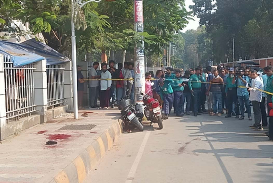 খুলনায় আদালত থেকে বের হওয়ার সময় গুলিতে দু’জন নিহত