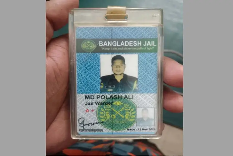 নওগাঁয় বাসচাপায় প্রাণ গেল বগুড়ার কারারক্ষীর