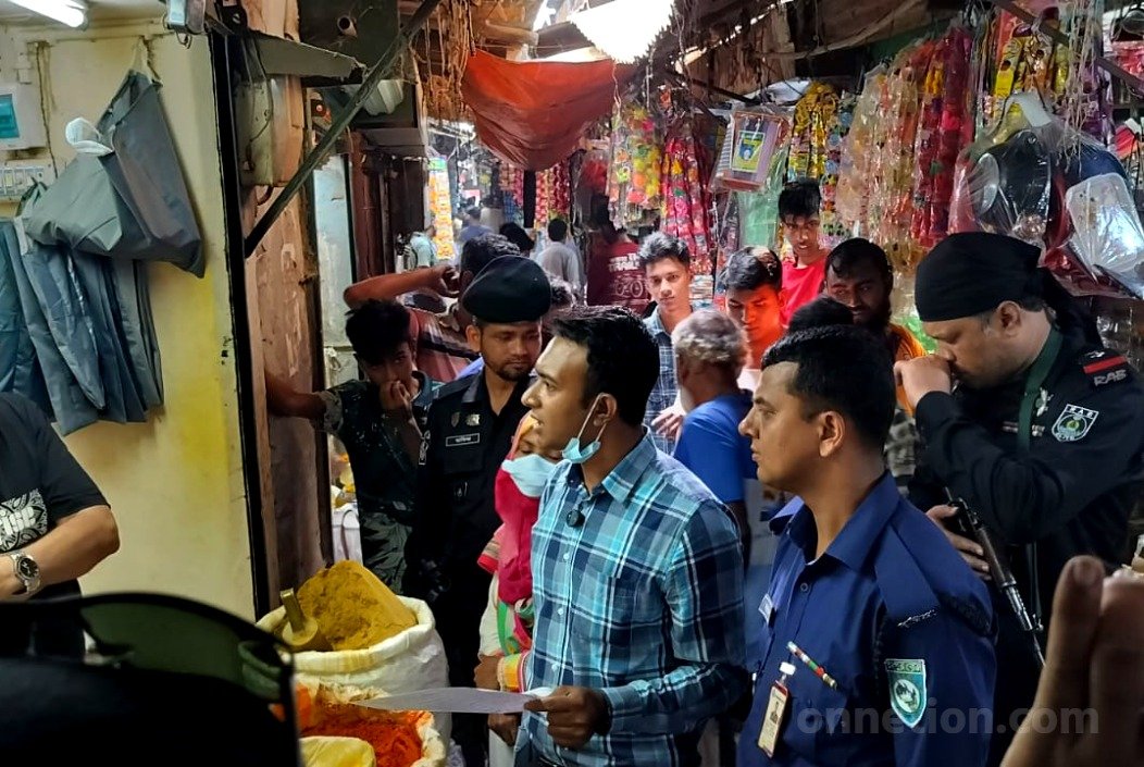 বগুড়ায় মসলায় মেশানো হচ্ছিল ধানের তুষ, ২ প্রতিষ্ঠানকে জরিমানা