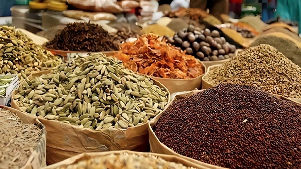 ঈদের আগে এলাচের দাম বাড়লো ৩০০ টাকা