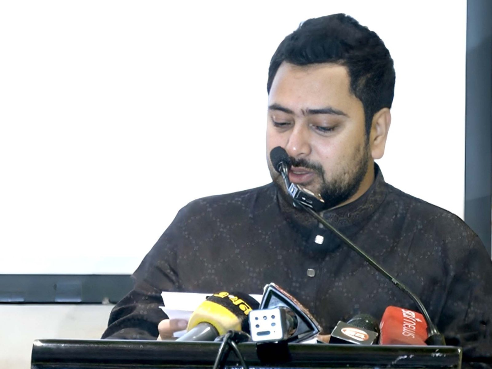 জুলাই সনদ নিয়ে টালবাহানা করছে সরকার: নাহিদ ইসলাম