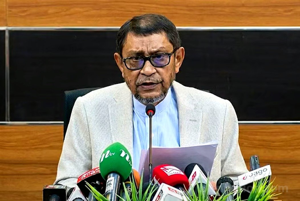 টিকা নিয়ে সংকট কাটলেই তদন্ত হবে: স্বাস্থ্যমন্ত্রী সাখাওয়াত হোসেন