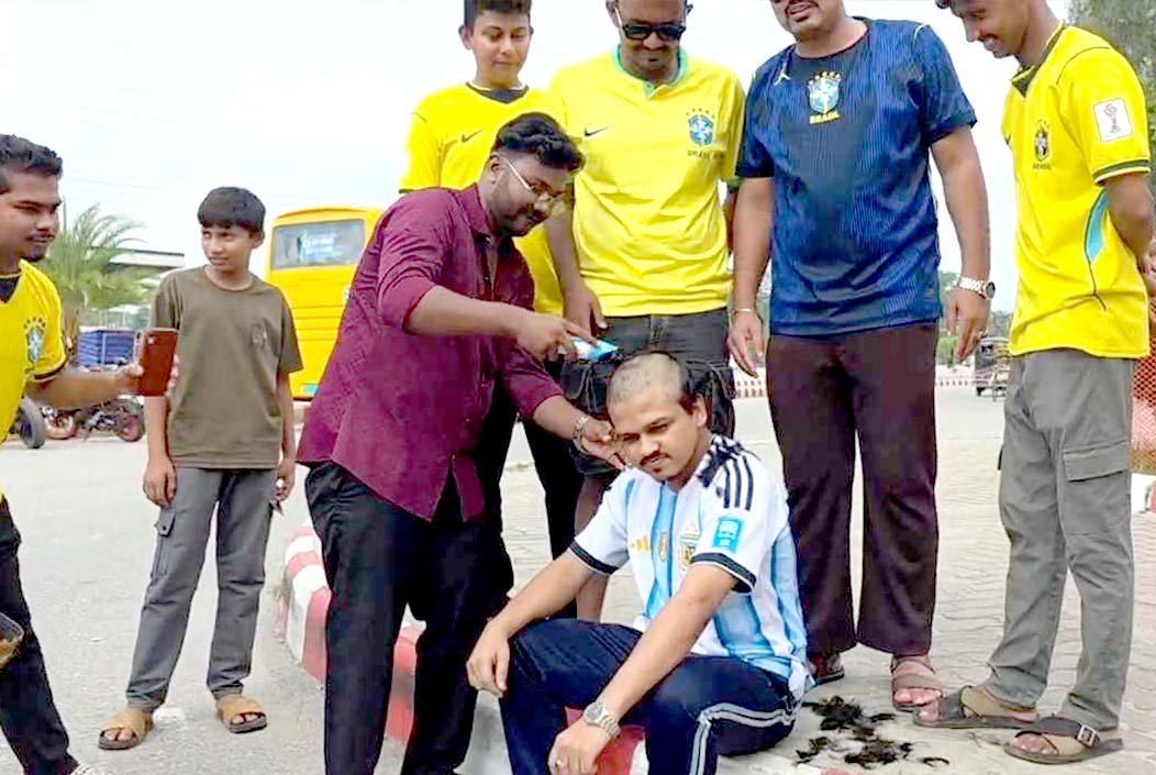 ব্রাজিল জিততেই মাথা ন্যাড়া করে কথা রাখলেন আর্জেন্টিনা সমর্থক