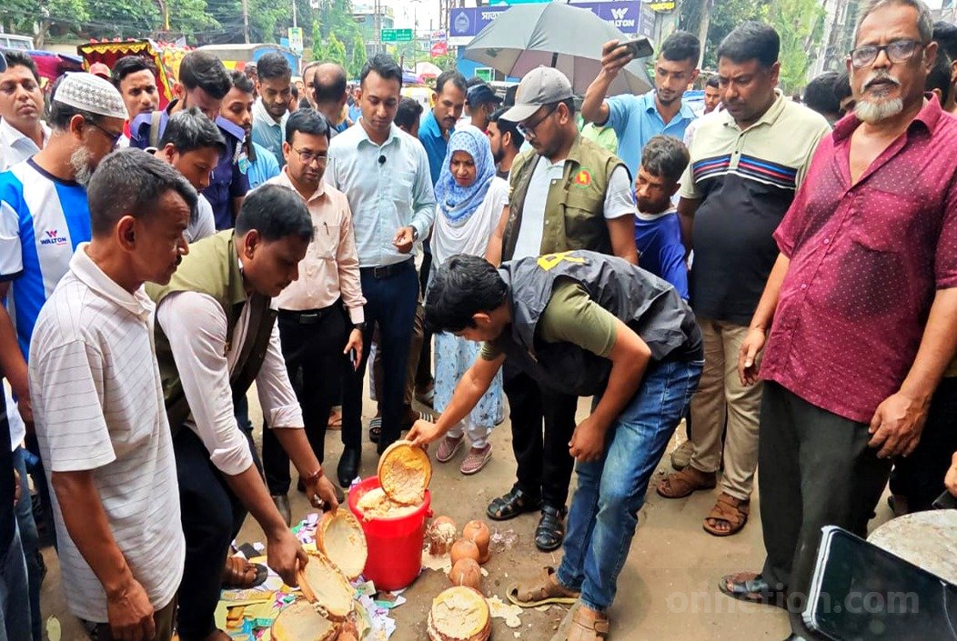 প্রতারণার দায়ে বগুড়ায় শেরপুর দই ঘরকে ৫০ হাজার টাকা জরিমানা