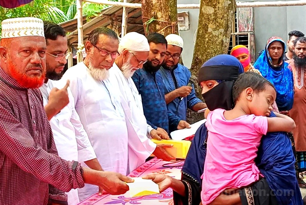 টাঙ্গাইলে সড়ক দুর্ঘটনায় হতাহত পরিবারকে শ্রমিক কল্যাণ ফেডারেশনের আর্থিক সহায়তা