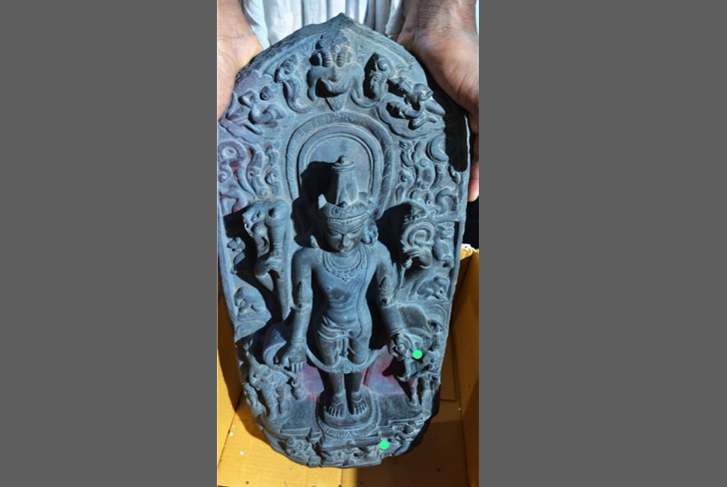 বগুড়ার শিবগঞ্জে মিলল কষ্টিপাথরের বিষ্ণু মূর্তি