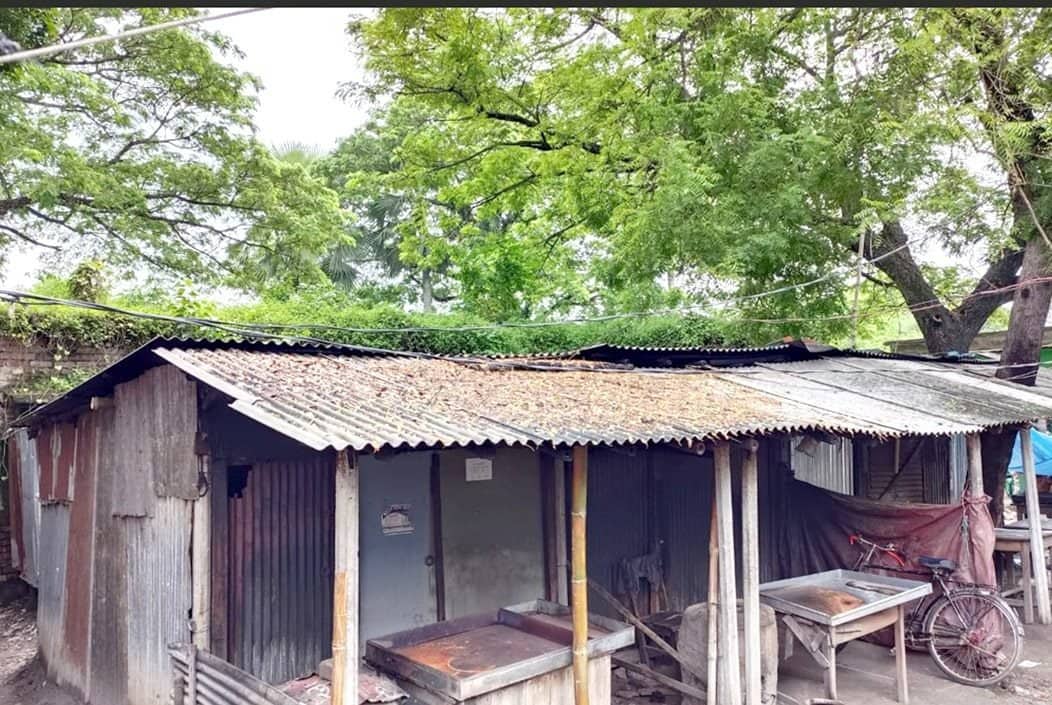 নওগাঁয় সরকারি জায়গা বেদখল
