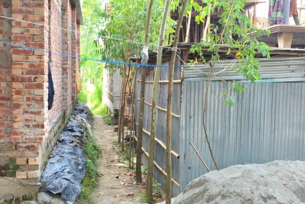 শেরপুরে রাস্তা বন্ধ ও পুকুর দখলের অভিযোগ