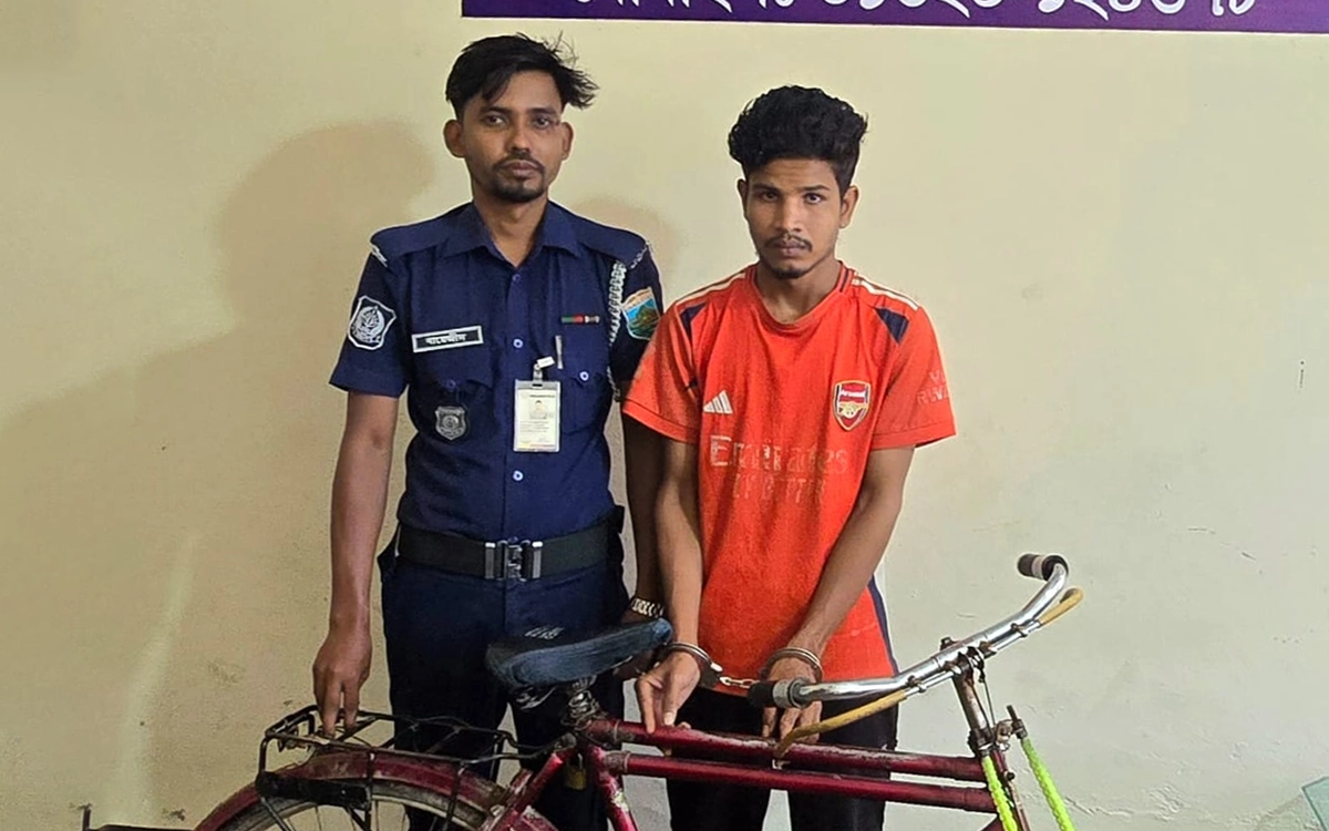 লালপুরে চুরি হওয়া বাইসাইকেল সহ গ্রেপ্তার ১