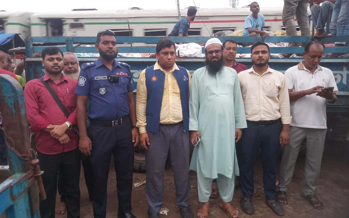 আদমদিঘীতে আইসক্রিম কারখানা সিলগালা, ১০ লাখ টাকার মালামাল ধ্বংস