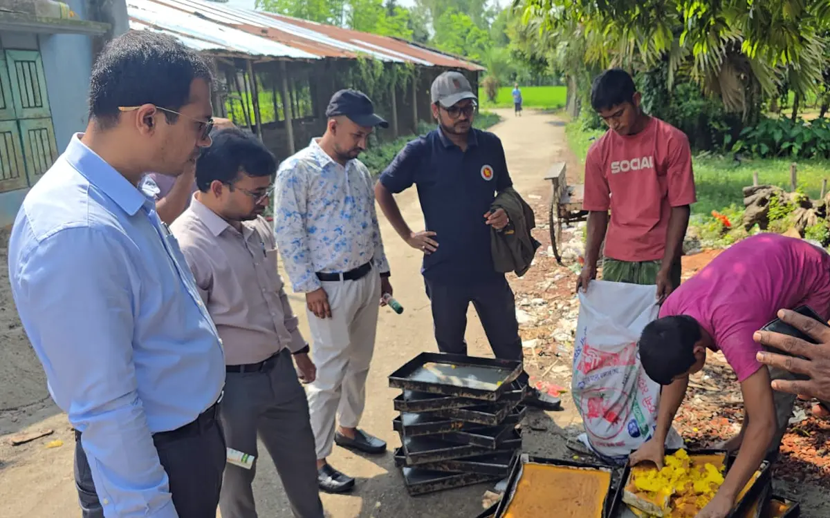 কাহালুতে বিষ্ঠাযুক্ত টেবিল ও পোড়া তেল ব্যবহারের দায়ে ২ বেকারিতে জরিমানা