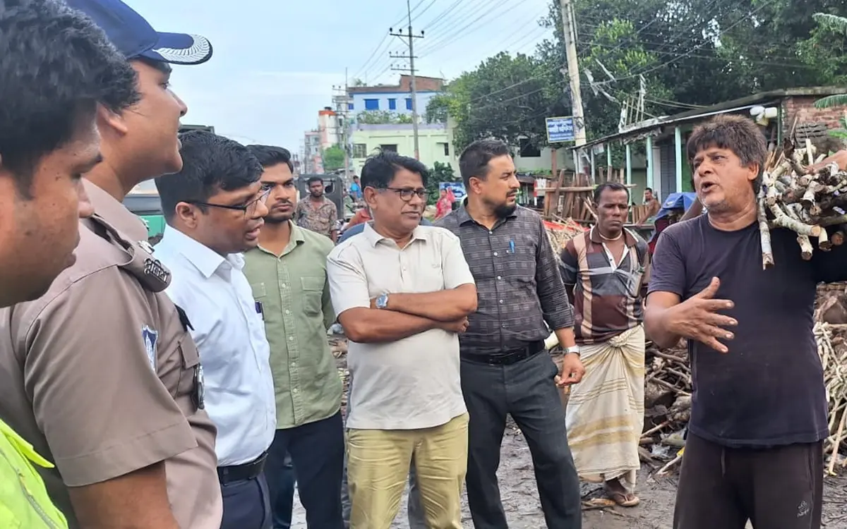 শেরপুরে লাইসেন্সবিহীন দুই করাতকলকে জরিমানা ও কাঠ জব্দ