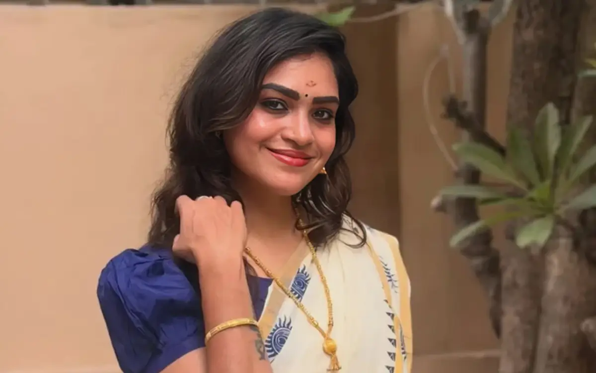 চাঁদা আদায়ের অভিযোগে অভিনেত্রী গ্রেপ্তার