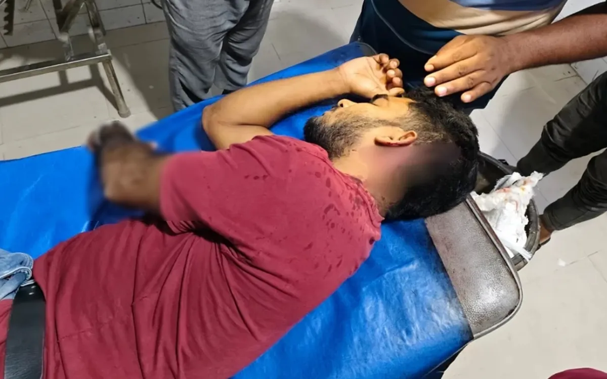 রাজবাড়ীতে সংবাদ সংগ্রহের সময় সাংবাদিকের ওপর অটোরিকশা চালকদের হামলা