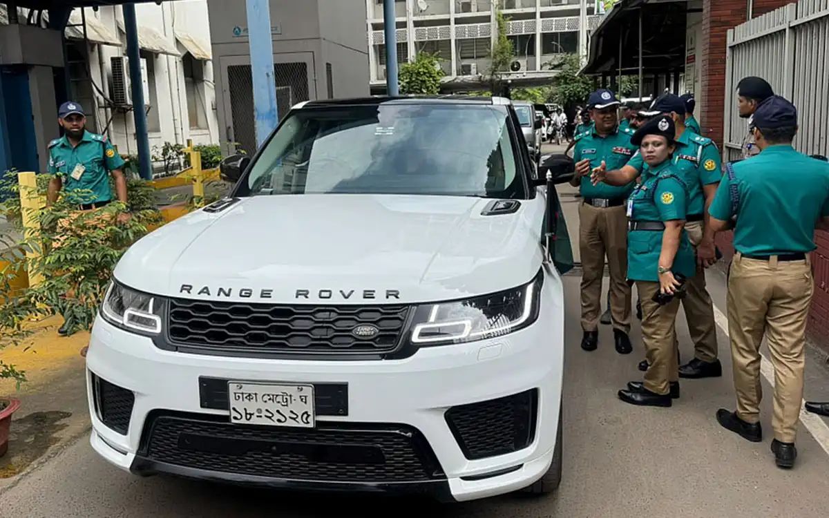 ট্রাফিক আইন লঙ্ঘন, বিমানমন্ত্রীর গাড়ির বিরুদ্ধে ২ মামলা