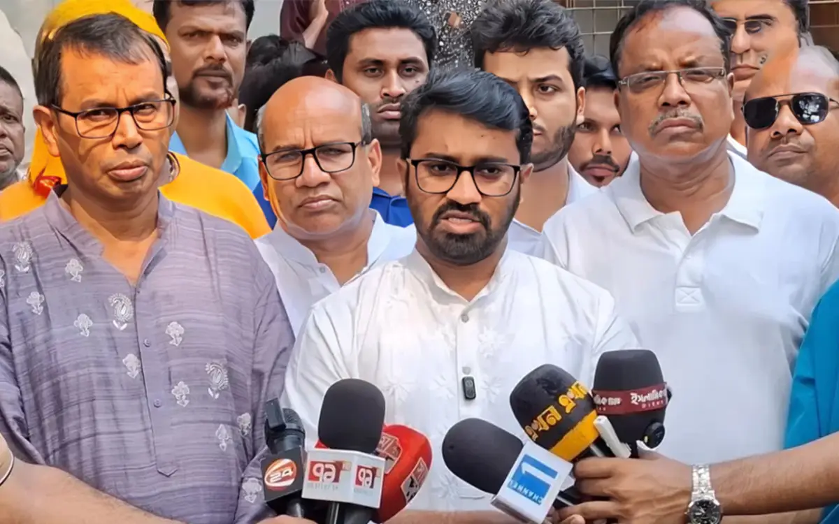 দুর্গাপূজা ঘিরে বিশৃঙ্খলা সৃষ্টির জন্য আওয়ামী লীগ ভারতে বসে ষড়যন্ত্র করছে: রাশেদ খাঁন