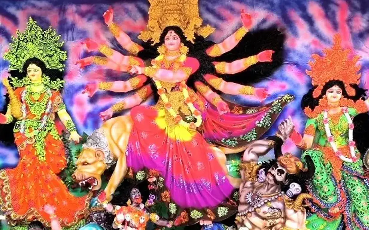 বেহুলার গল্প থেকে নবদুর্গার রূপ, ২৭৭ প্রতিমায় সাজছে হরি মন্দির