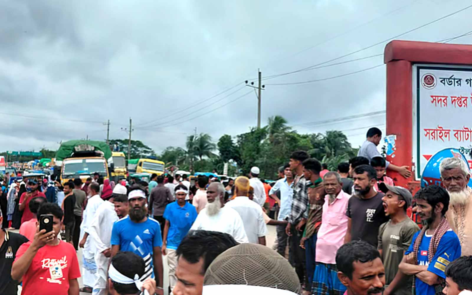 কিশোর হত্যা মামলার আসামিদের গ্রেপ্তারের দাবিতে ঢাকা–সিলেট মহাসড়ক অবরোধ