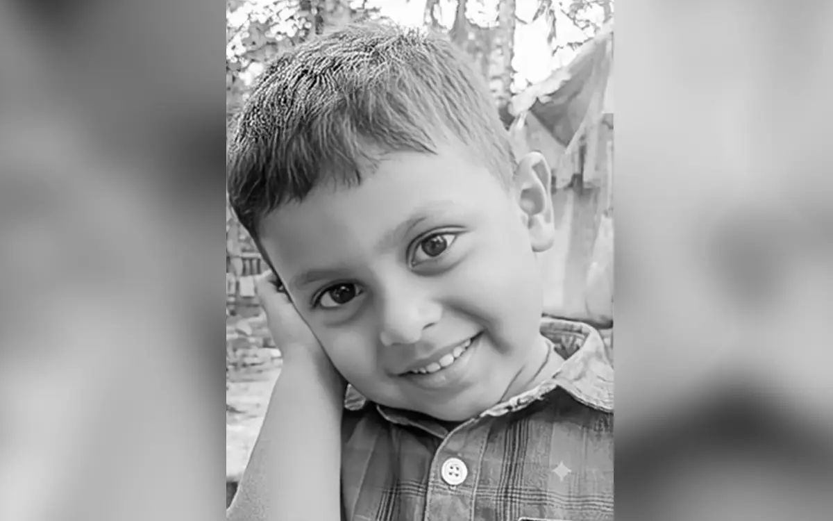 নিখোঁজের ৩ দিন পর খালের পানিতে মিলল শিশুর বস্তাবন্দী মরদেহ