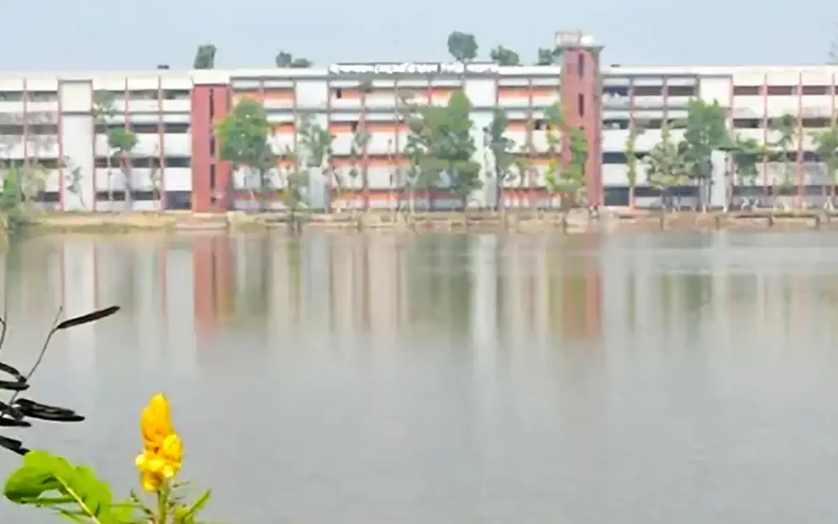 ফেনীর সরকারি ইকবাল মেমোরিয়াল ডিগ্রি কলেজে টিকটক নিষিদ্ধ, অমান্য করলে আইনি ব্যবস্থা