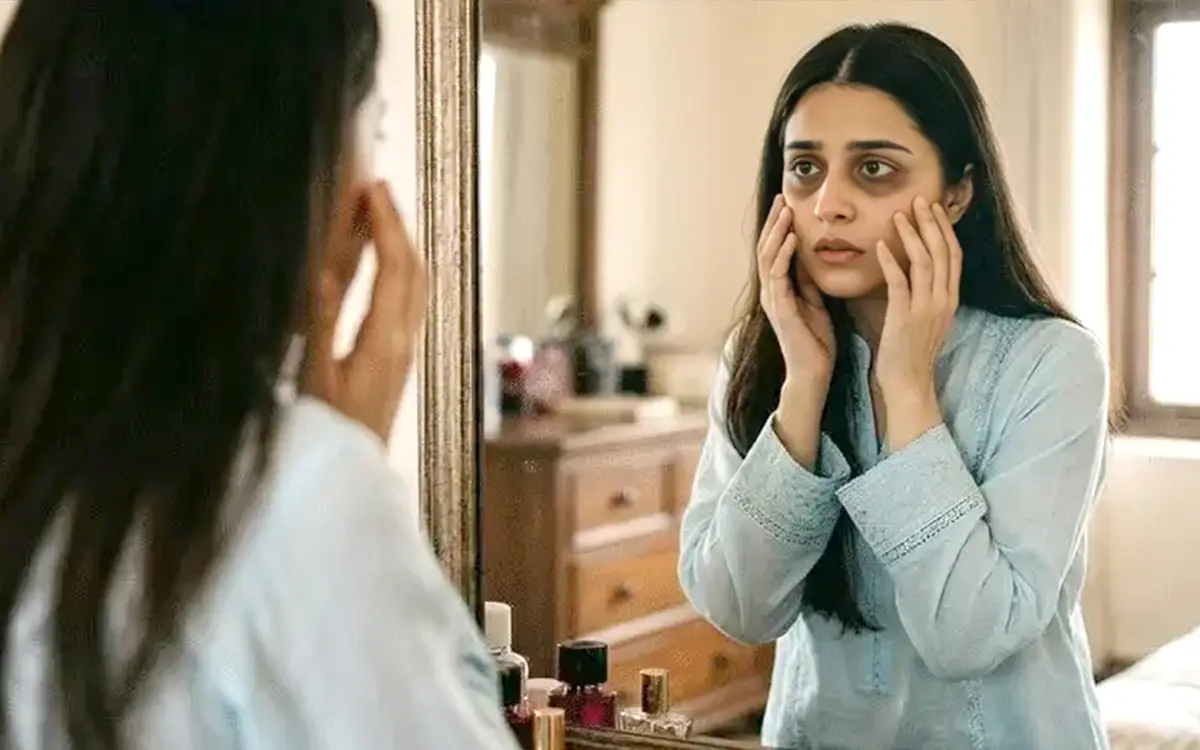 ২১ দিনের সহজ রুটিনে চোখের নিচের কালো দাগ দূর করুন