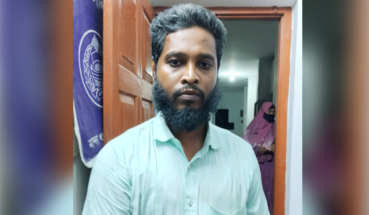 নওগাঁর মান্দায় গৃহবধূকে যৌন নিপীড়নের অভিযোগে জামায়াত নেতা গ্রেপ্তার