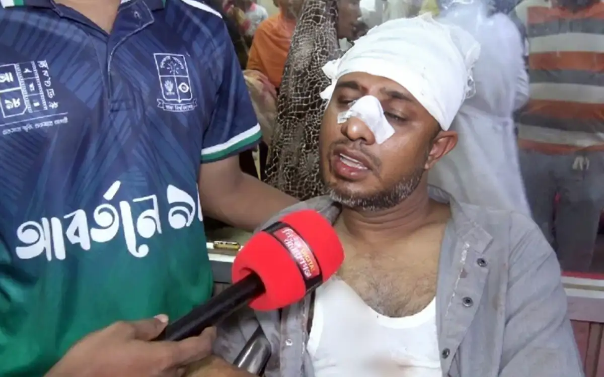 ডিসেম্বরে নেত্রী আইতাছে, বলেই জামায়াত নেতাকে মারধর