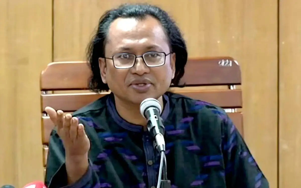 সাংবাদিকদের কাজ চাঁচাছোলা প্রশ্ন করা, আমি জবাব দিতে প্রস্তুত: তথ্য উপদেষ্টা