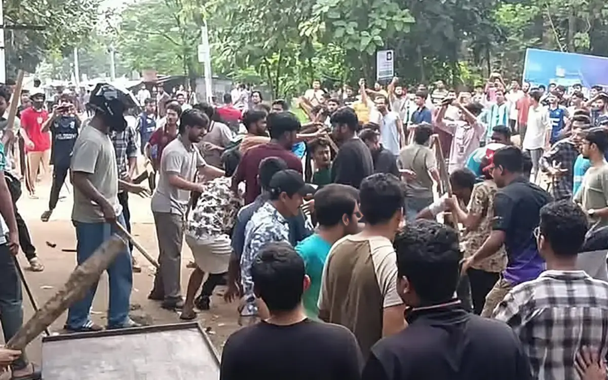 জাবিতে দোকানের মালিকানা নিয়ে দুই হলের শিক্ষার্থীদের সংঘর্ষ, আহত ৯