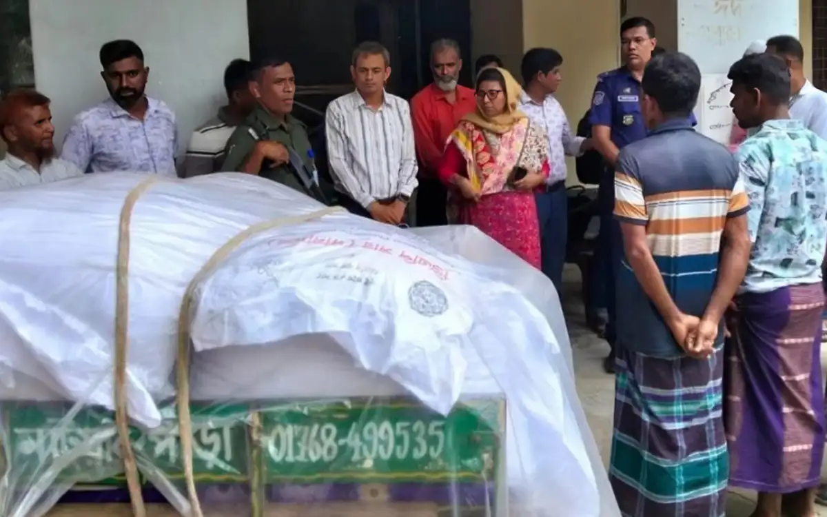 কাজীপুরে অবৈধভাবে সার পরিবহনের দায়ে ৩ ভ্যানচালকের জরিমানা, ৪৮ বস্তা সার জব্দ