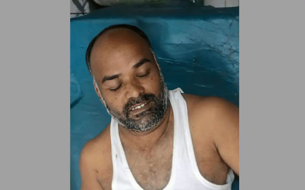 কেএমপি সদর দপ্তরের ৩০০ মিটার দূরে পুলিশ পরিদর্শককে কুপিয়ে জখম