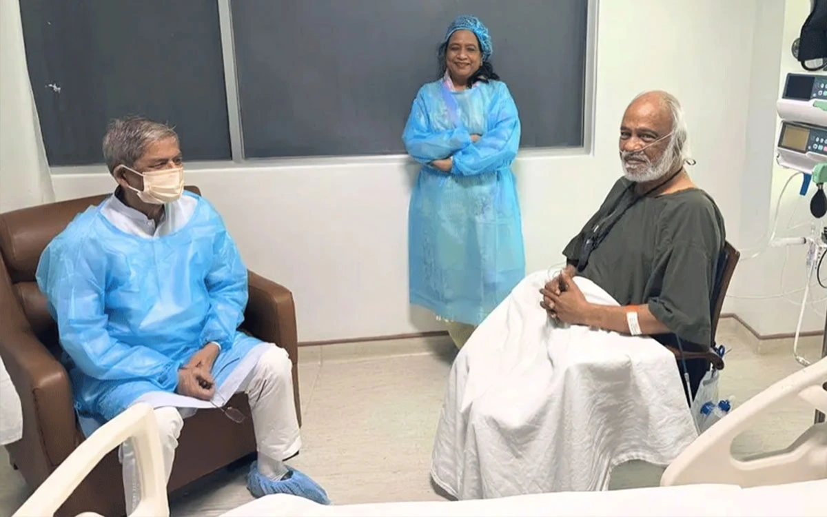 মঈন খানকে দেখতে হাসপাতালে গেলেন রাষ্ট্রপতি