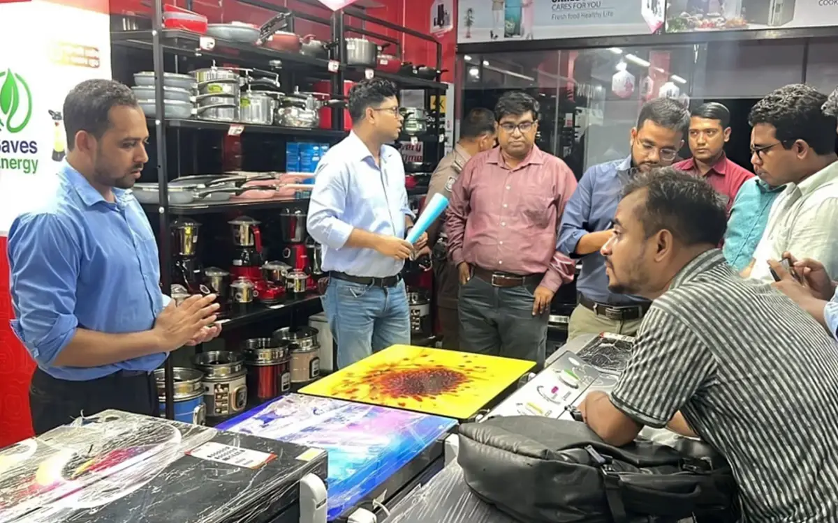 সরকারি নির্দেশনা অমান্য করে দোকান খোলা রাখায় ৭ ব্যবসায়ী জরিমানা