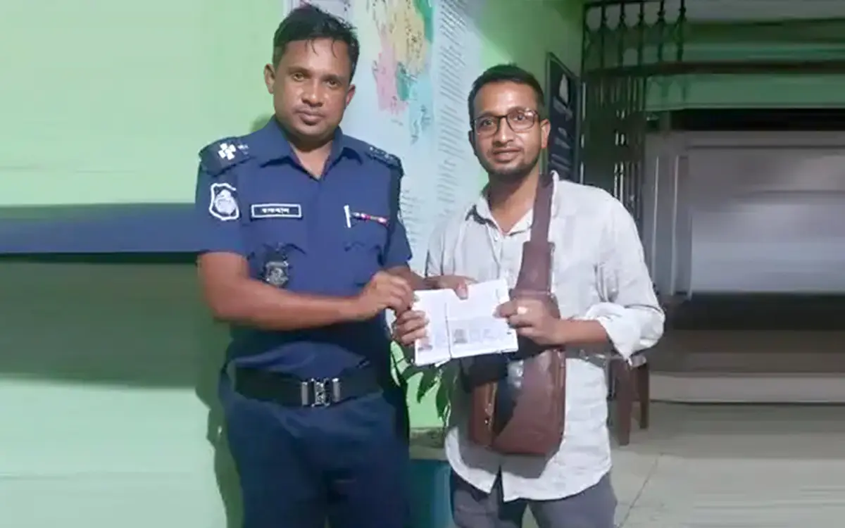প্রবাসী যাত্রীকে রেখে চলে গেল হানিফ বাস, ৯৯৯-এর সহায়তায় মালামাল উদ্ধার