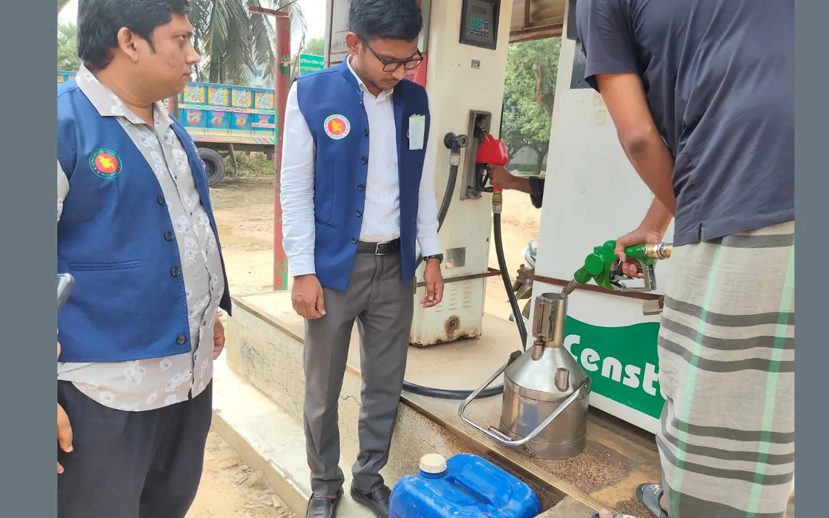 পোরশায় ওজনে কারচুপি ও অনিয়ম করায় ৩ প্রতিষ্ঠানকে জরিমানা