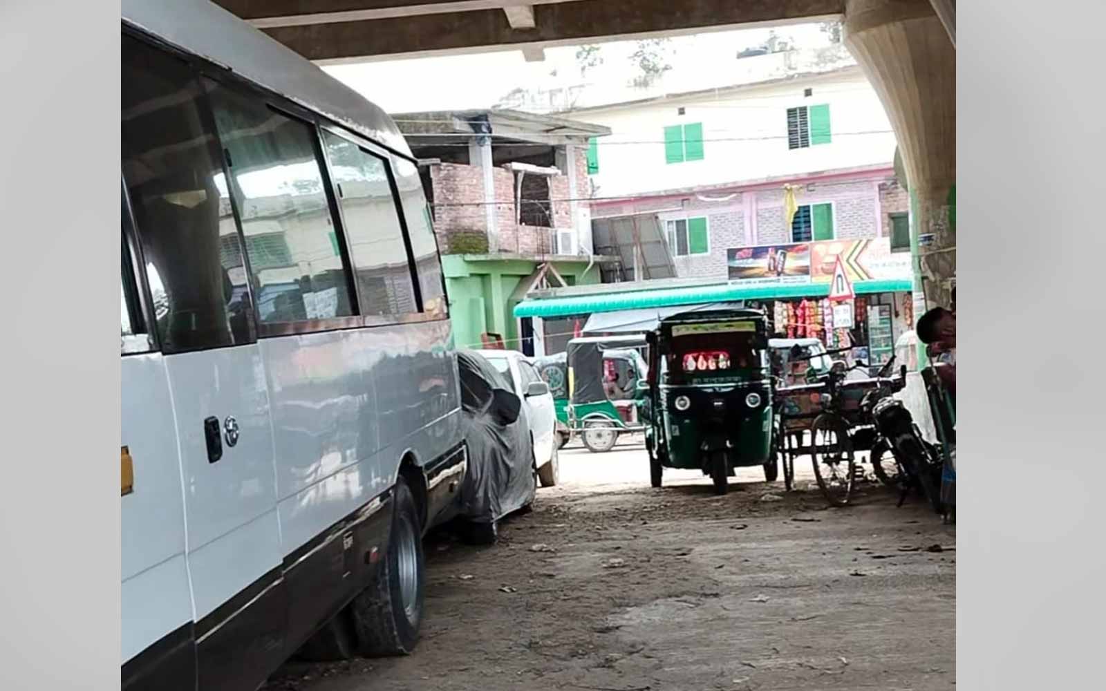 শেরপুরে আন্ডারপাস যেন ময়লার ভাগাড় ও অবৈধ বাজার