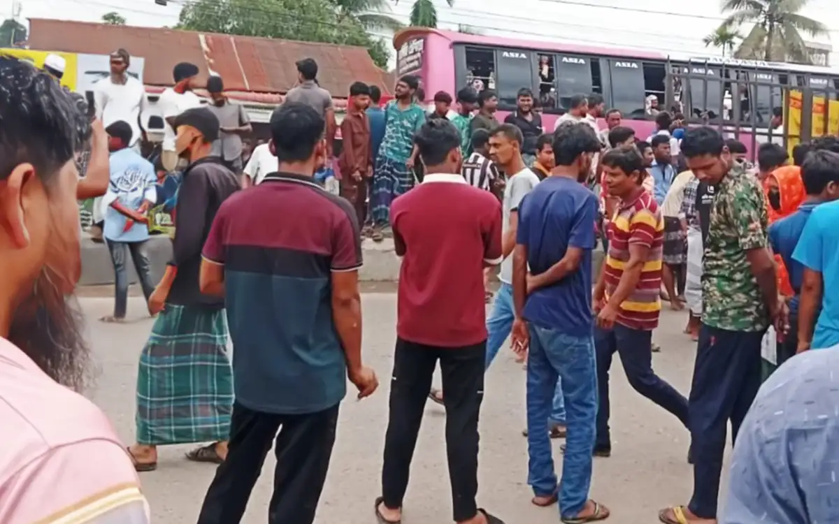 গ্যাসের দাবিতে সিএনজি চালকদের ঢাকা-ময়মনসিংহ মহাসড়ক অবরোধ