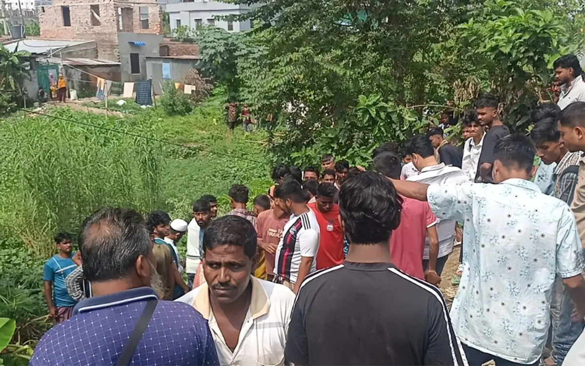 নারায়ণগঞ্জের ফতুল্লায় সড়কের পাশ থেকে নারীর বস্তাবন্দি মরদেহ উদ্ধার