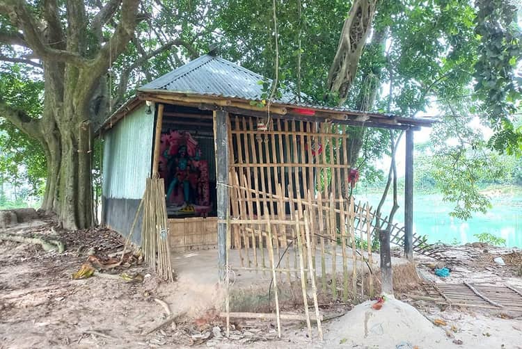 বগুড়ার শেরপুরে রাতের অন্ধকারে মন্দিরে হামলা ও ভাংচুরের অভিযোগ