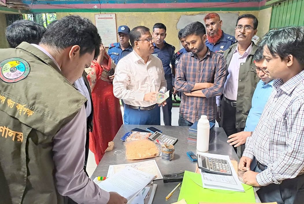 শেরপুরে সাউদিয়া ও শম্পা দধি ভান্ডারে ৪ লাখ টাকা জরিমানা